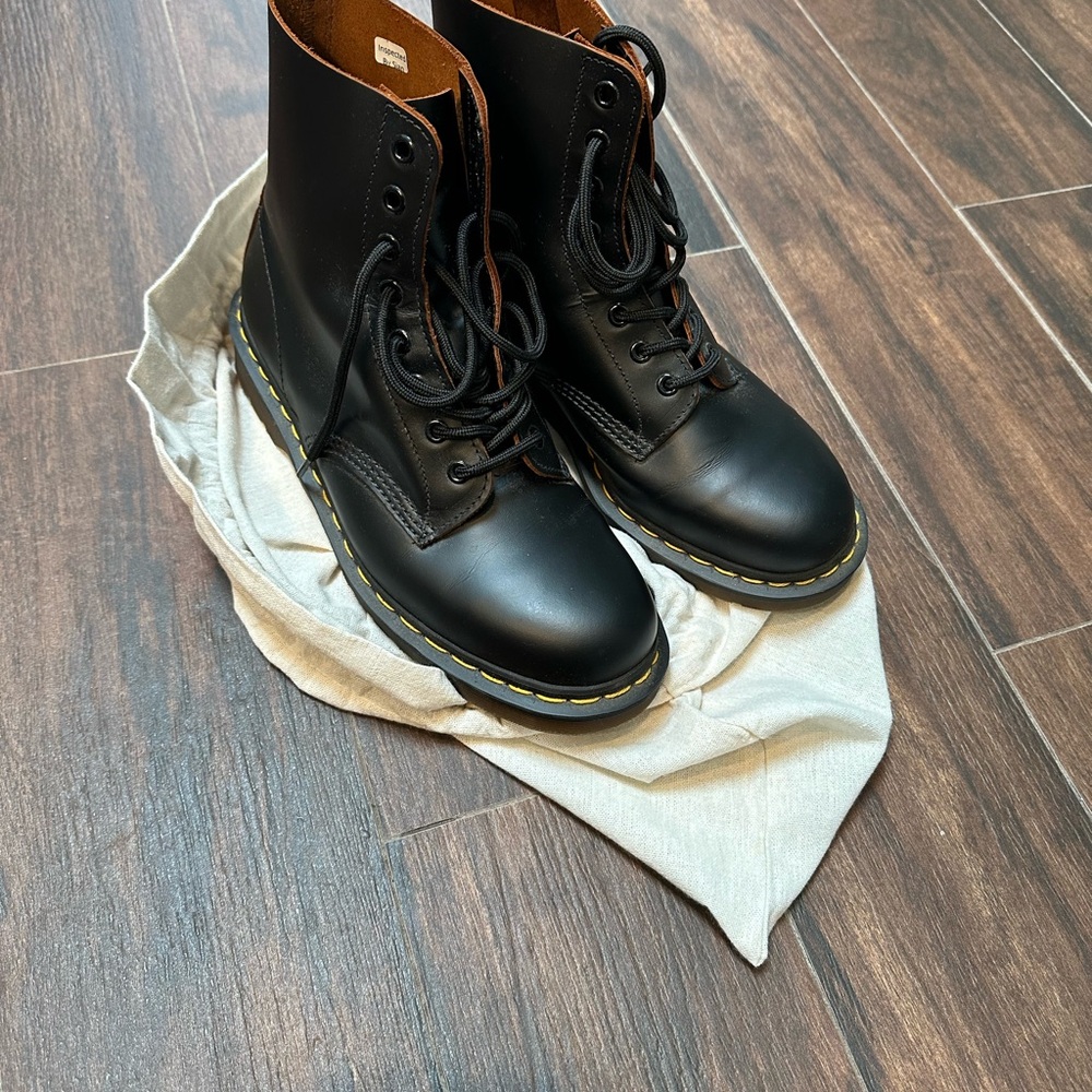 Dr. Martens 1460 Made in England Black Leather Docs boots men’s USA size 9
